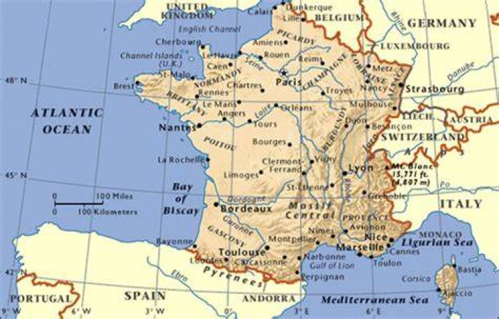 What is the absolute and relative location of France? |