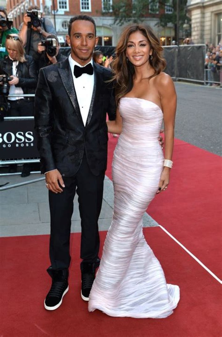 When did Nicole Scherzinger and Thom Evans start dating? Relationship