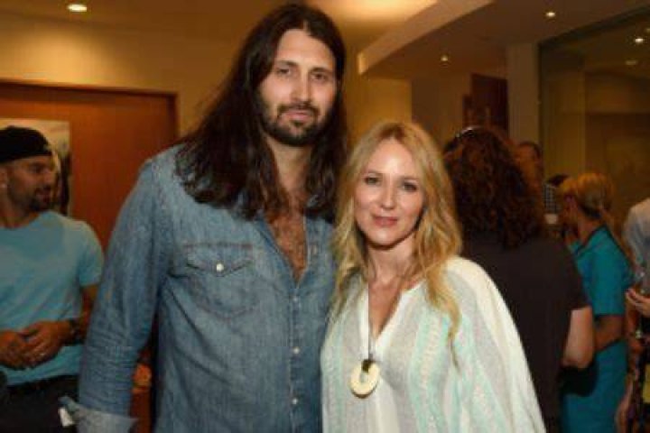 Who Is Jewel Dating In 2022? Details On Boyfriend And Relationship Of American Song Contest Alaska S |