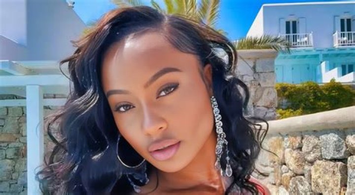 Who is Kayla Nicole, onagain, offagain girlfriend of Chiefs star