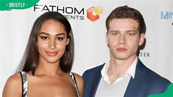 Who Is Oliver Stark Dating Now? 2023 Girlfriend Hannah Gottesman
