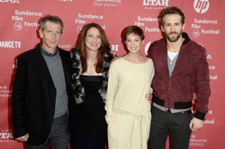 Who is Robin Weigert Dating Now? Past Relationships, Current
