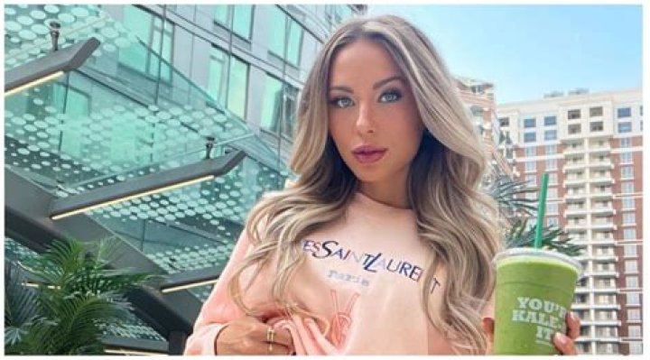 Who Is Sarah Houchens? Onlyfans, Age, Bio, Boyfriend, Height, and More