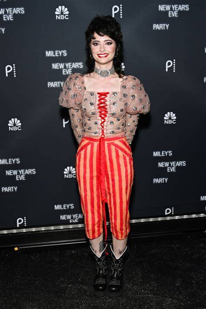 Who is Sarah Sherman? Age, Family, Net worth, Birthday, Height