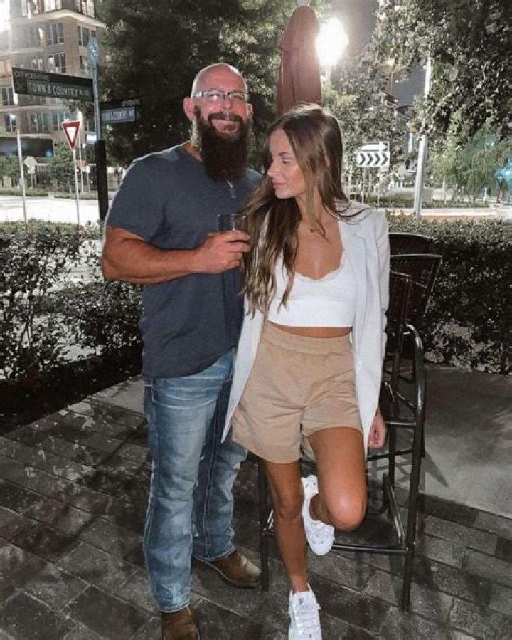 Who was Alexis Sharkey's husband Tom Sharkey and what was his cause of