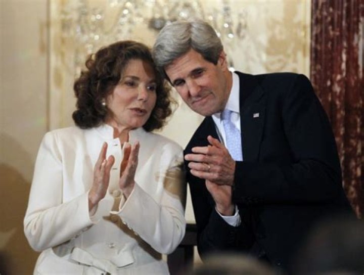 Wife of John Kerry, Heiress Teresa Heinz Kerry, Critically Ill in Hospital