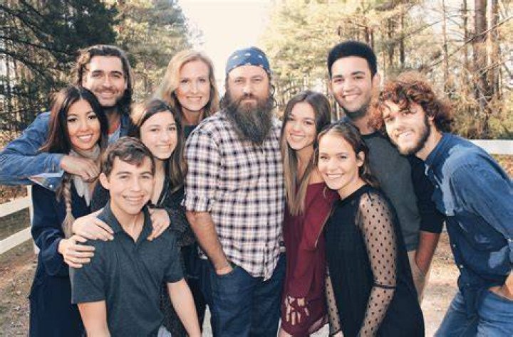 Willie Robertson Jr. child actor from Duck Dynasty dating a girlfriend. His wiki/bio, family.