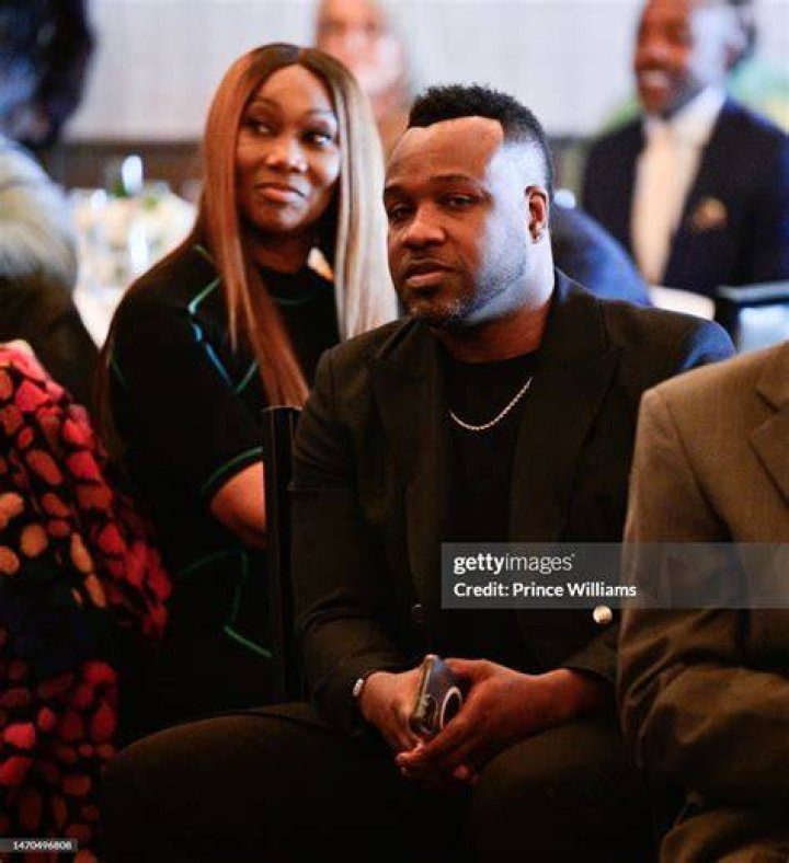 Yolanda Adams and Vashawn Mitchell host The Gospel Guru
