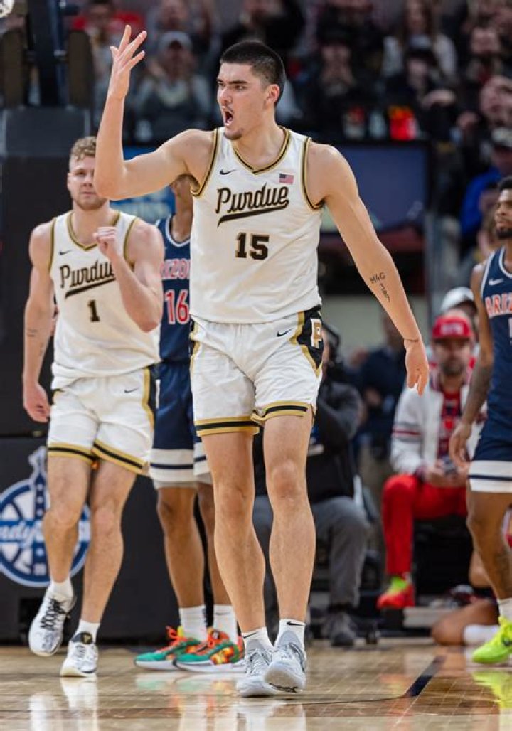 Zach Edey dominant as No. 1 Purdue basketball throttles Michigan State